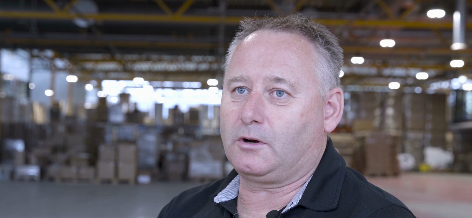 Jan Johansen i produksjonshallen på Borgerskogen